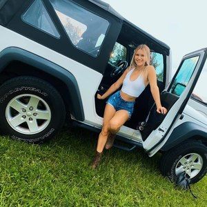 Meet your Posher, Kayla